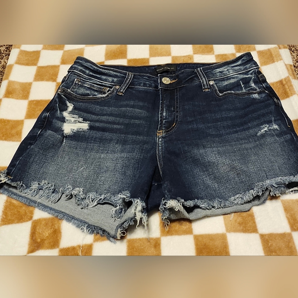 Silver Jean Co., Suki Distressed Denim Shorts, Size 29, 4"
